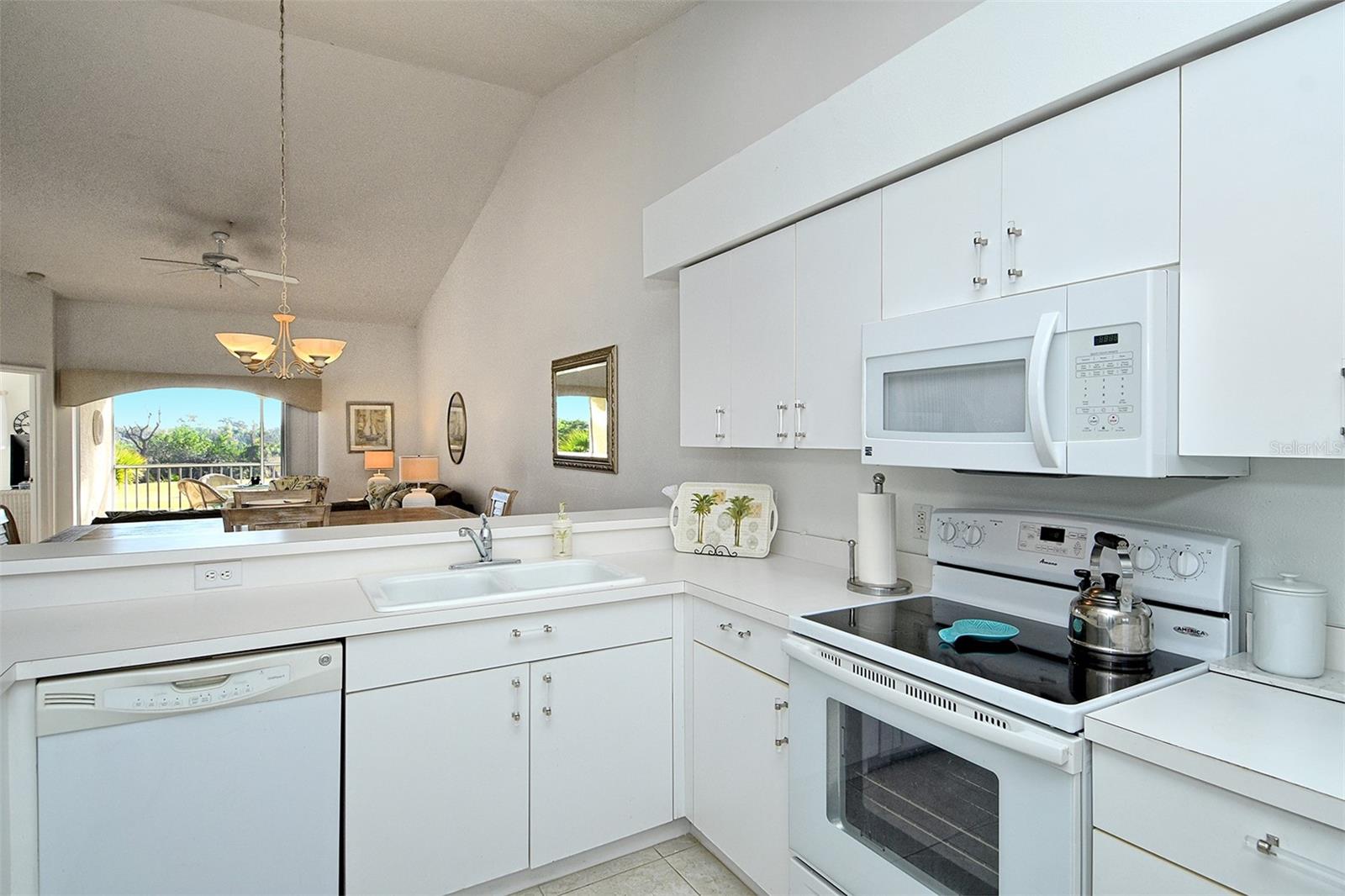 HERITAGE OAKS GOLF & COUNTRY CLUB - Residential