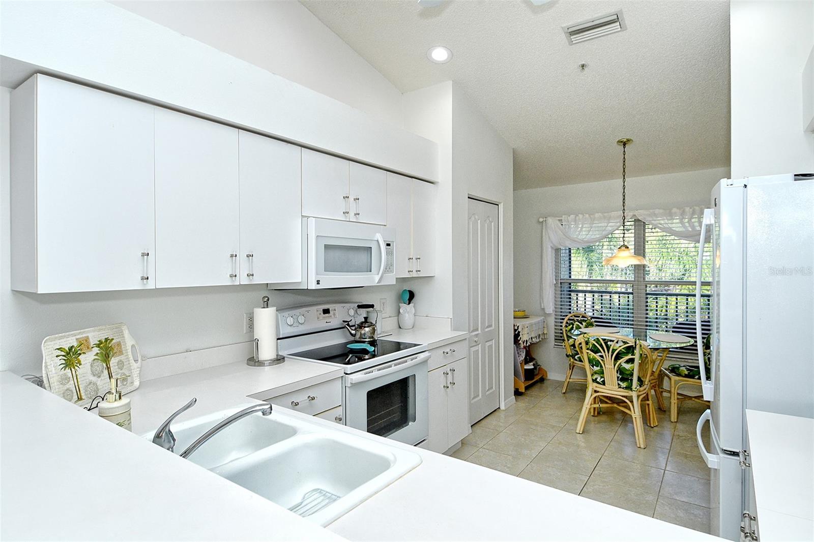 HERITAGE OAKS GOLF & COUNTRY CLUB - Residential