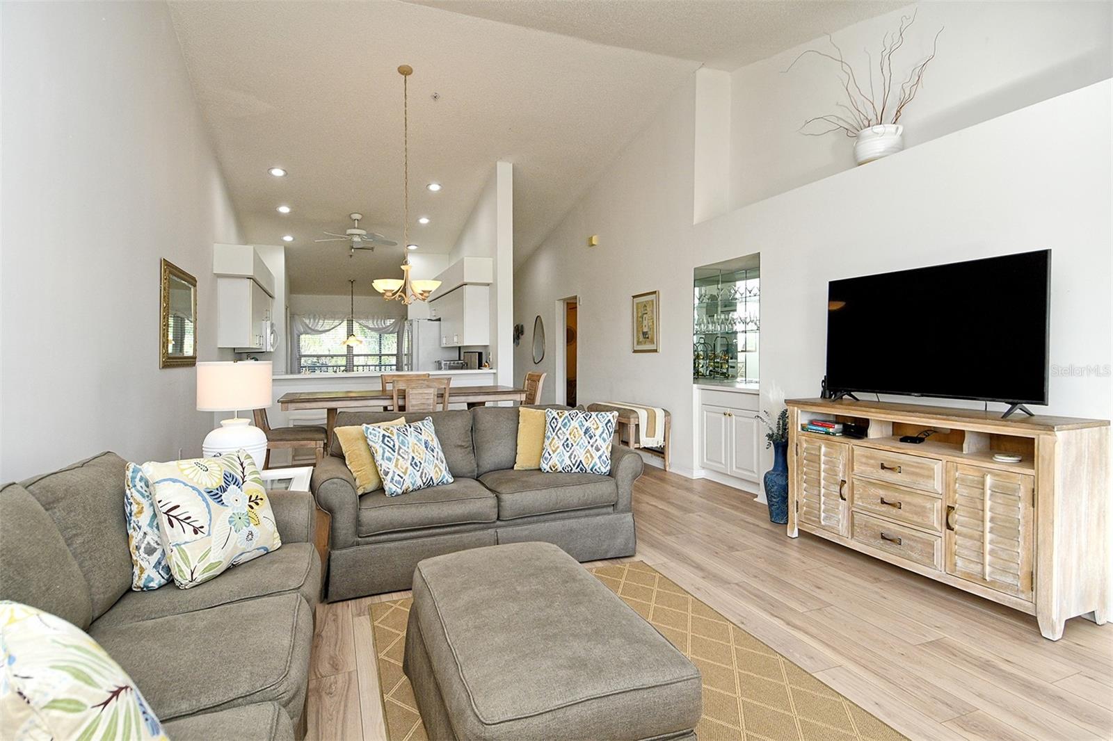 HERITAGE OAKS GOLF & COUNTRY CLUB - Residential