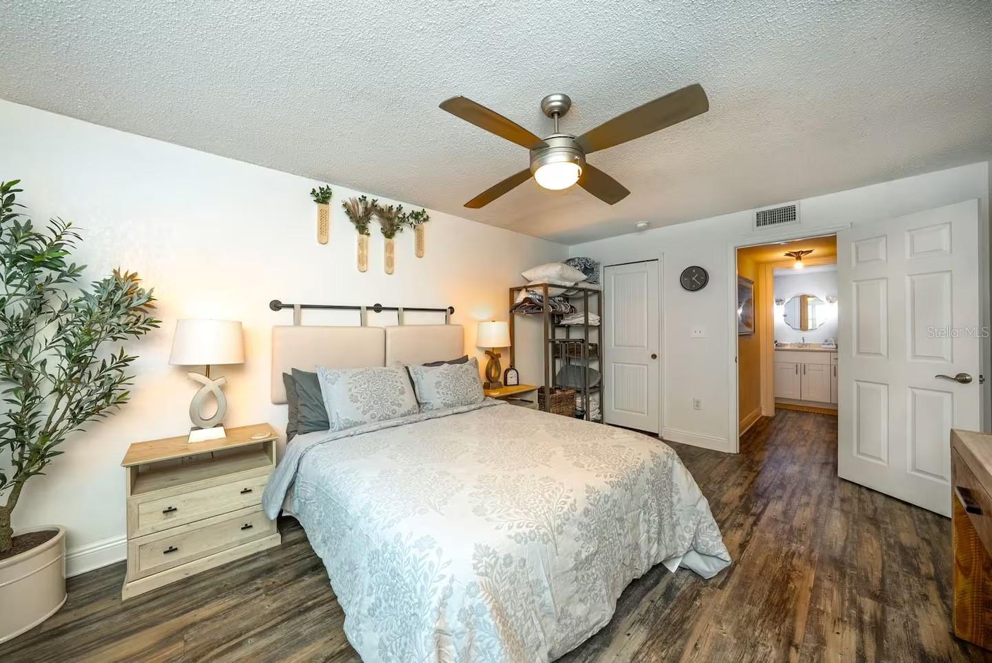 EL MAR CONDO - Residential