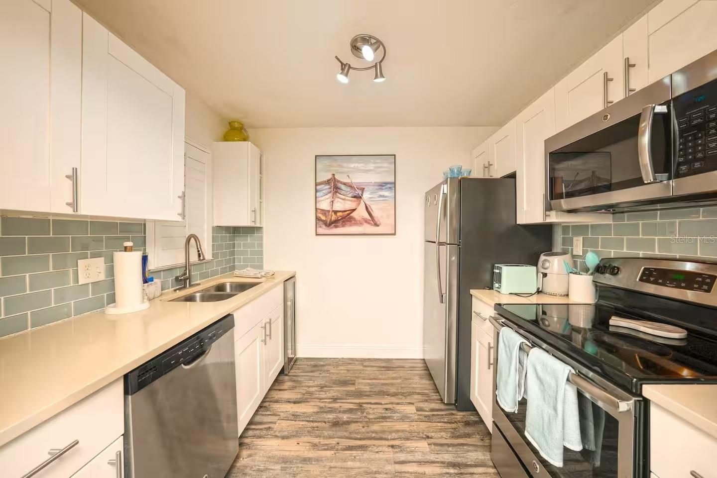 EL MAR CONDO - Residential