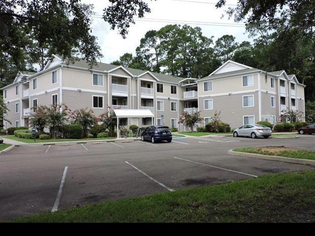 A well maintained 4/4 condo located at countryside at the university. The rental price is per bedroom, each bedroom has own full bathroom. Large living room and dining room combination with Tile floors. Dining and serving bar over look the living room. Community offers pool, gym, open parking, bike racks. On bus route to UF campus and Shands. Living Room and Bedroom 2 are furnished all other are unfurnished. Flooring is tile throughout the unit.