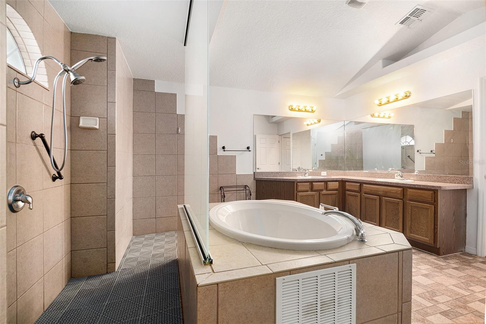 ROYAL HIGHLANDS UNIT 9 - Residential