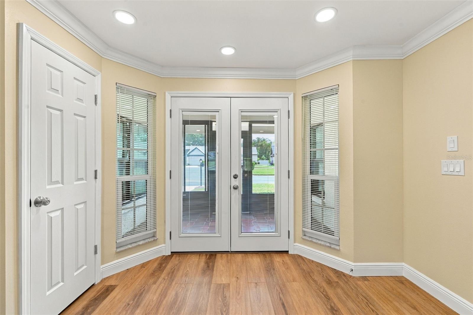 764 LAKEWOOD DRIVE