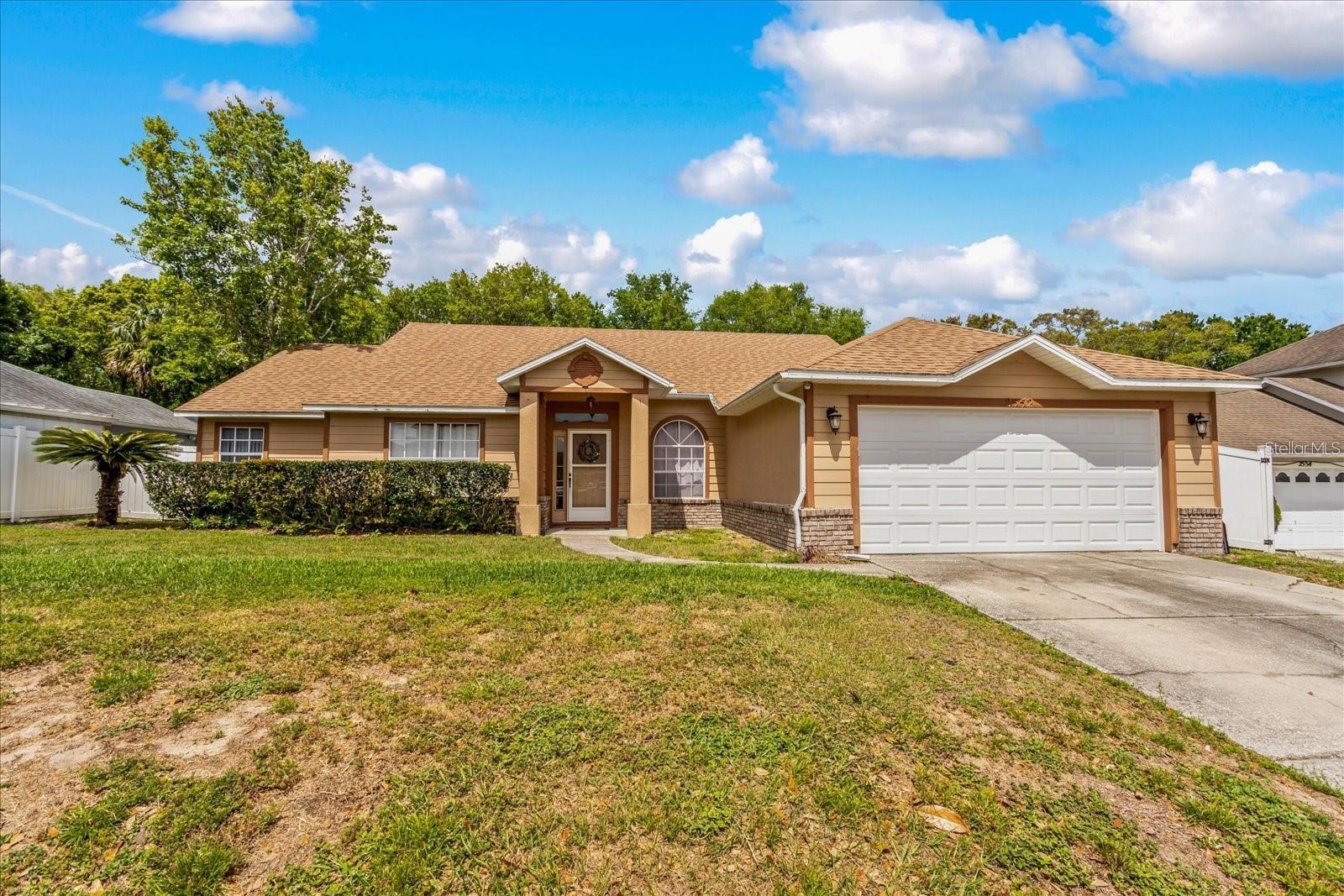 If you are looking for a very nice, big place in a very nice and quiet neighborhood, this is it. This is a 4 bedrooms 2 bathrooms house ready to accommodate a big family. This house offers a very impressive interior with a lot of details and the property location further adds to its appeal.
Hurry up to go to see it before it's gone.