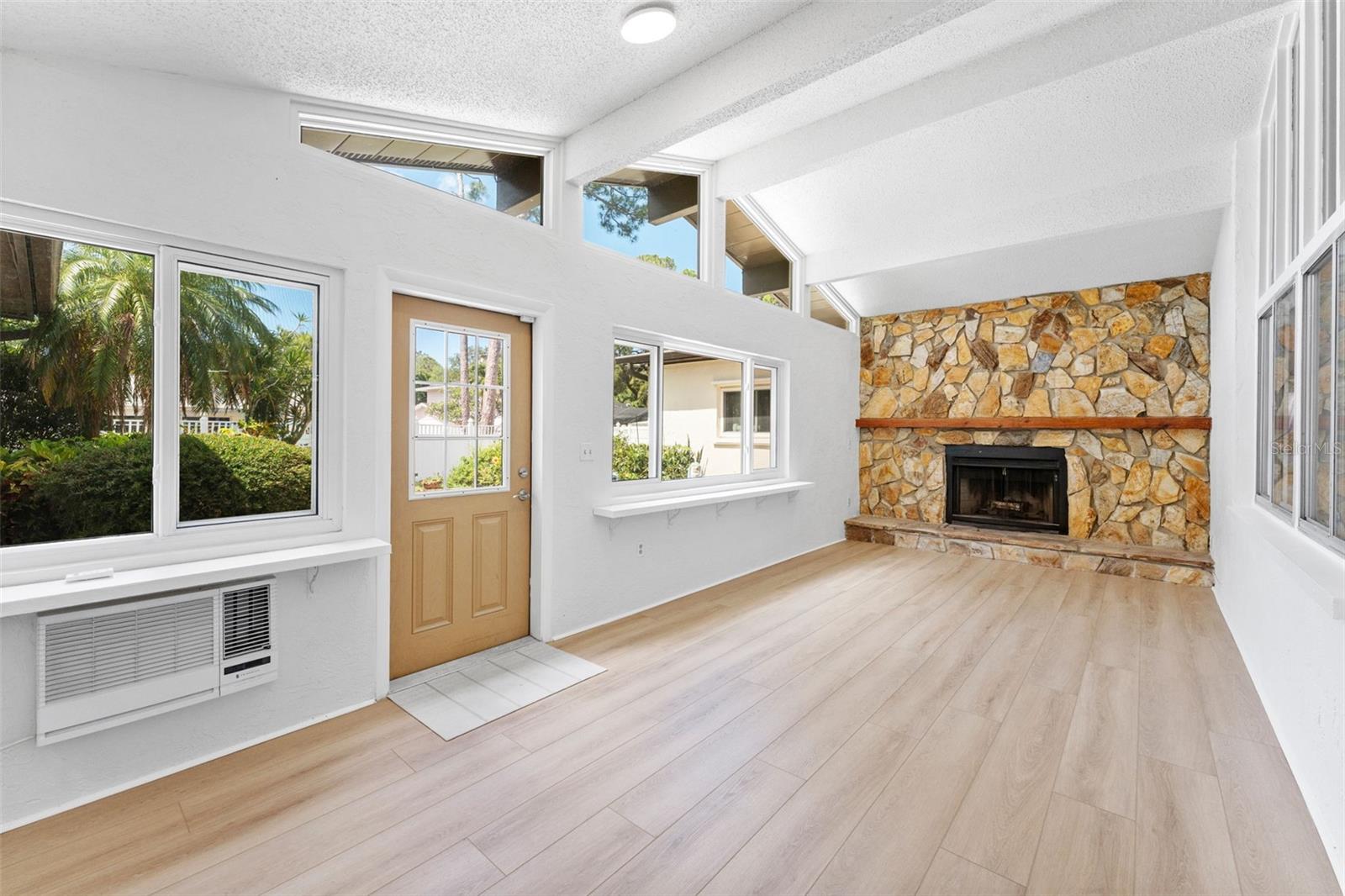 WHISPERING PINES FOREST 4TH ADD - Residential