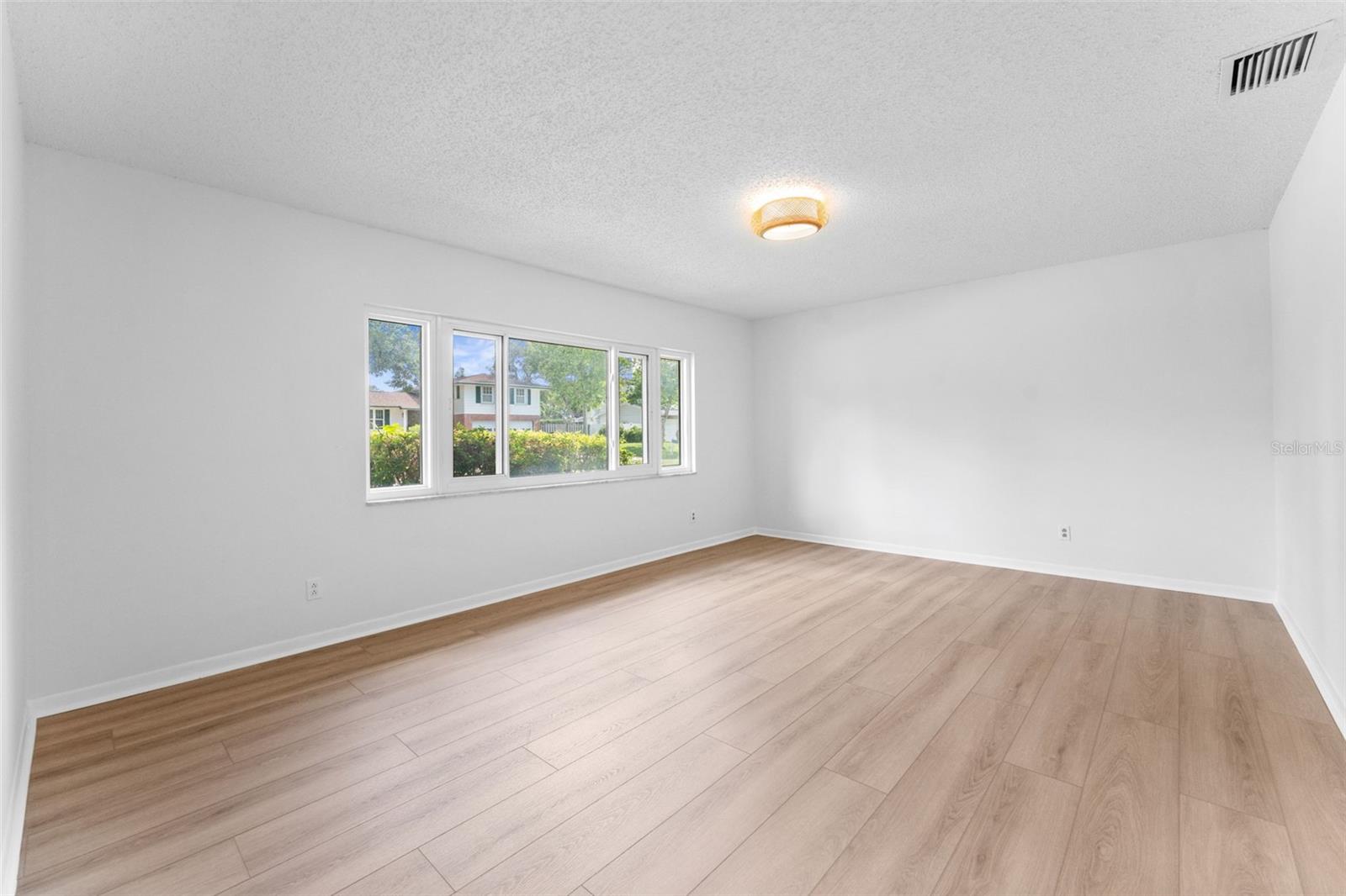 WHISPERING PINES FOREST 4TH ADD - Residential