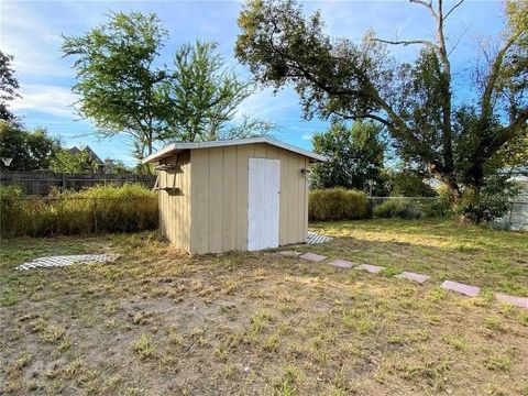 A home in AUBURNDALE