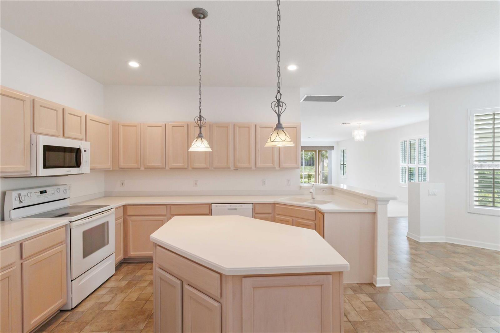 AVALON AT THE VILLAGES OF PALM-AIRE 2 - Residential