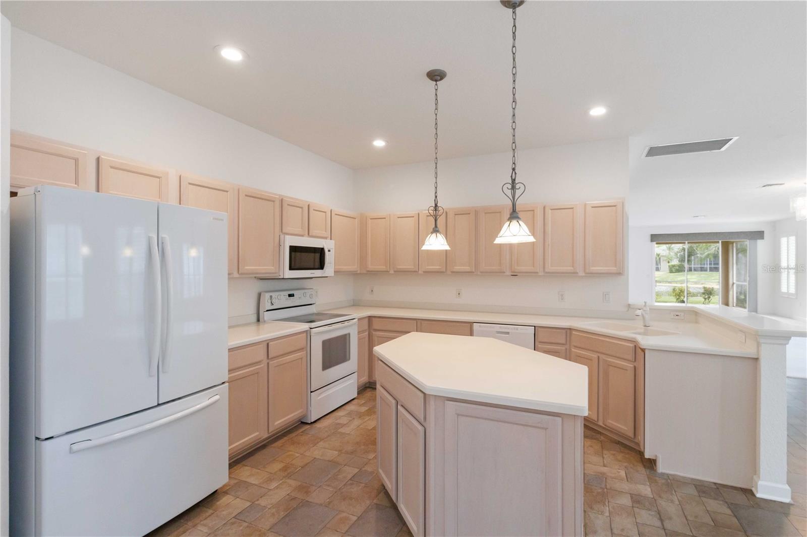 AVALON AT THE VILLAGES OF PALM-AIRE 2 - Residential