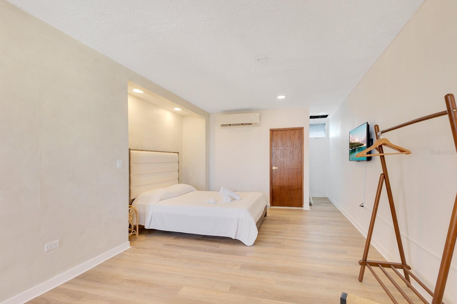 CECILIAS PLACE CONDOMINIUM - Residential