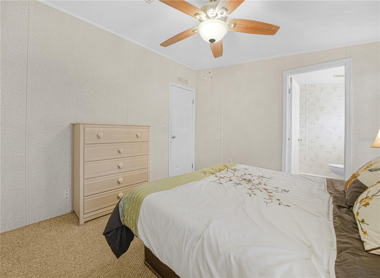 SADDLEBAG LAKE - Residential