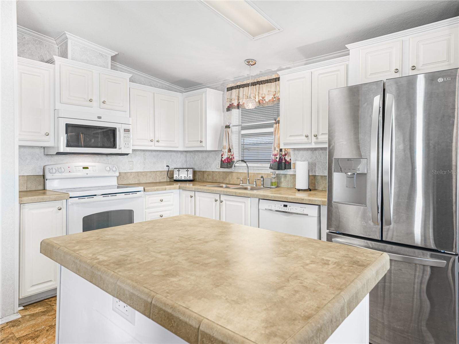 SADDLEBAG LAKE - Residential