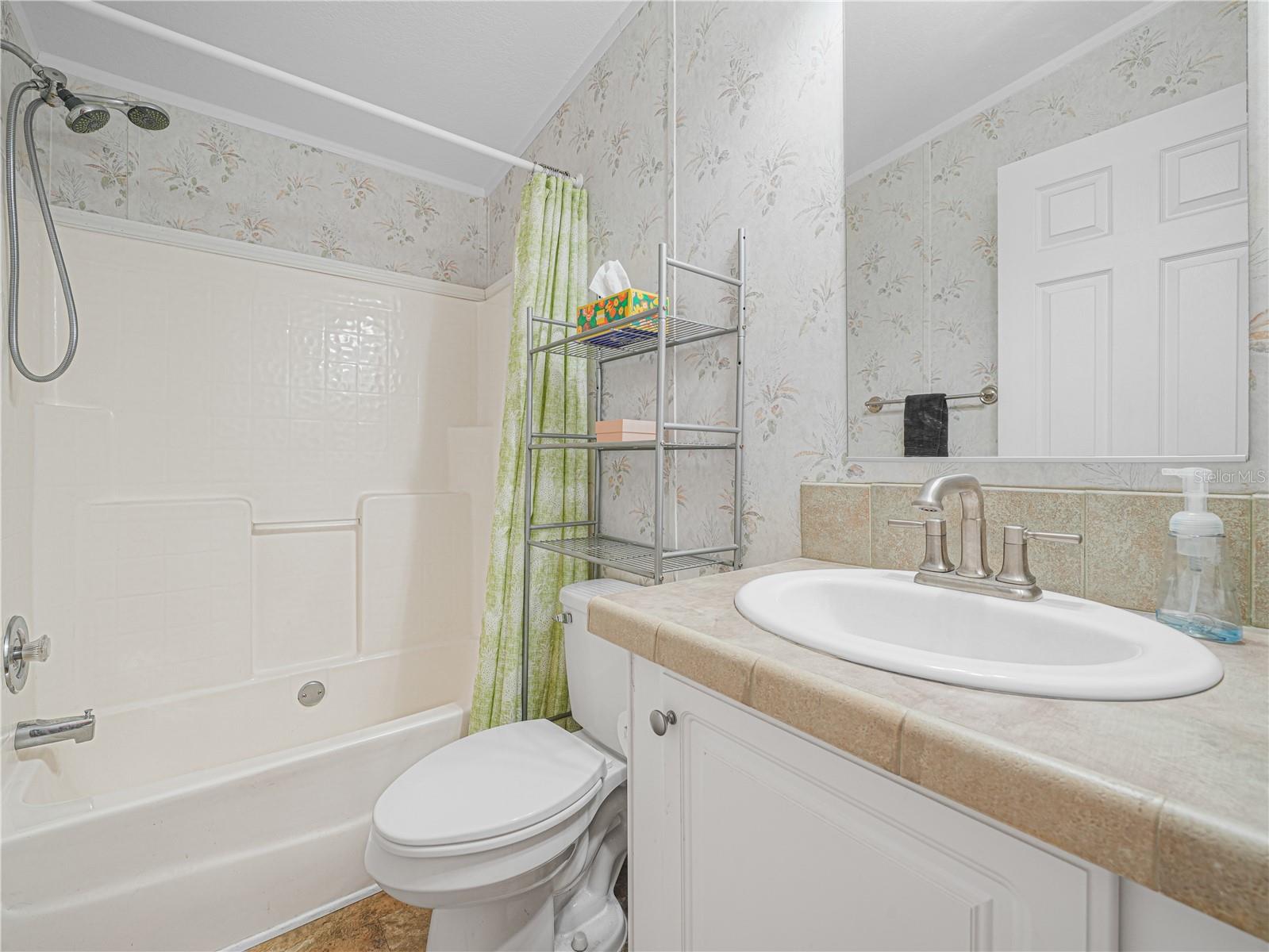 SADDLEBAG LAKE - Residential