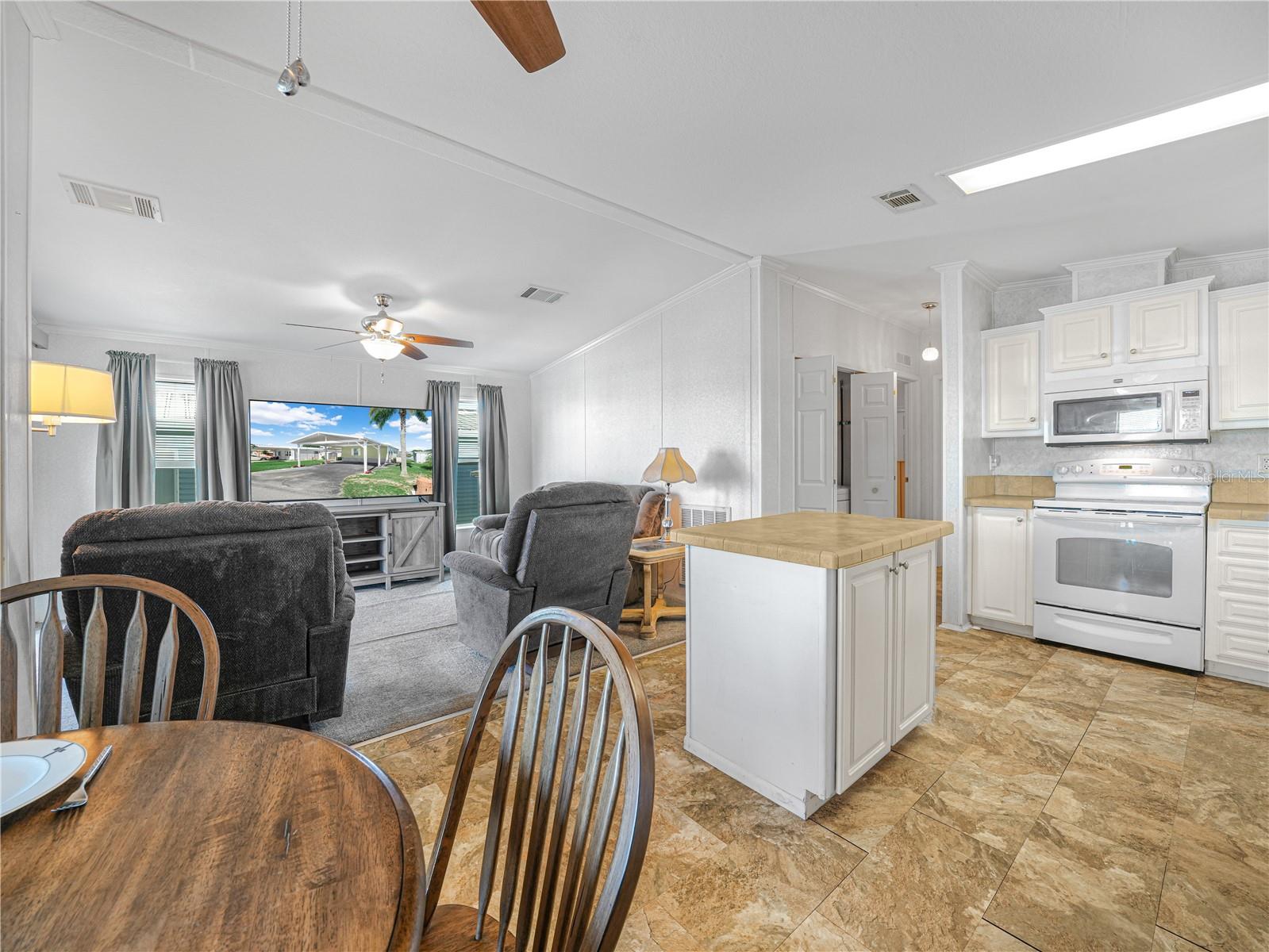 SADDLEBAG LAKE - Residential