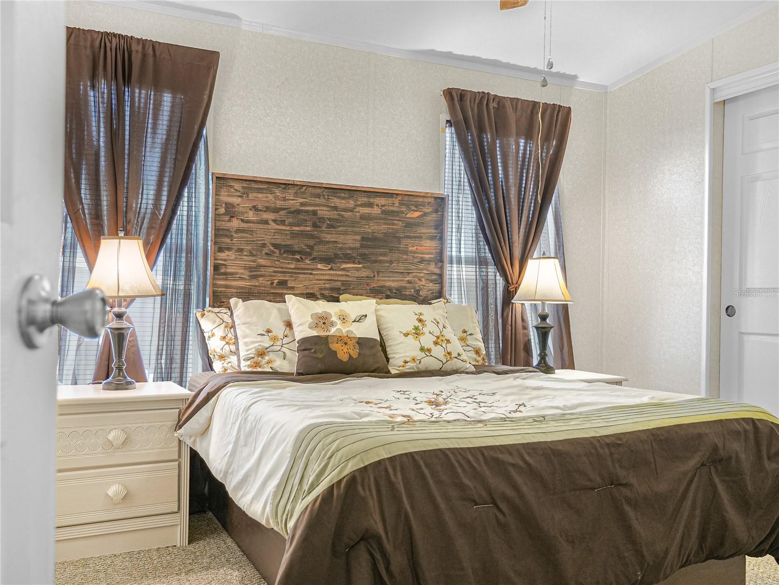 SADDLEBAG LAKE - Residential