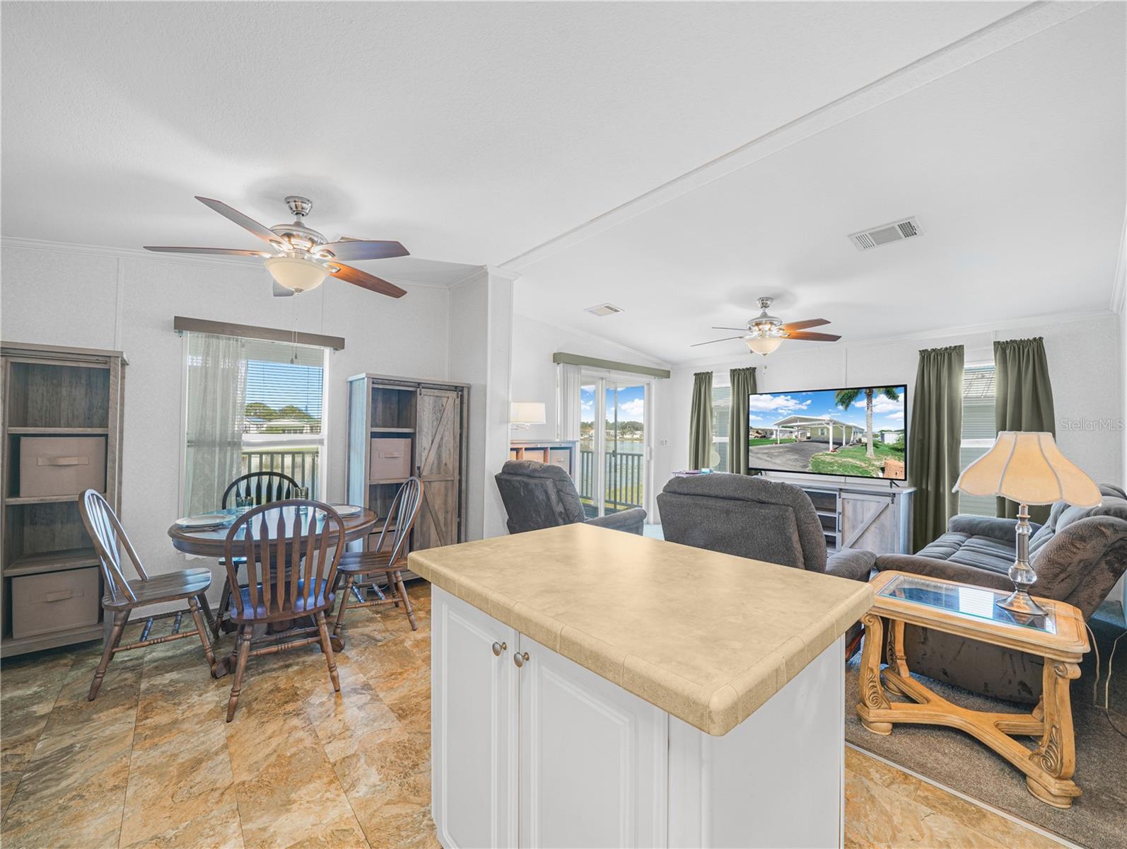 SADDLEBAG LAKE - Residential