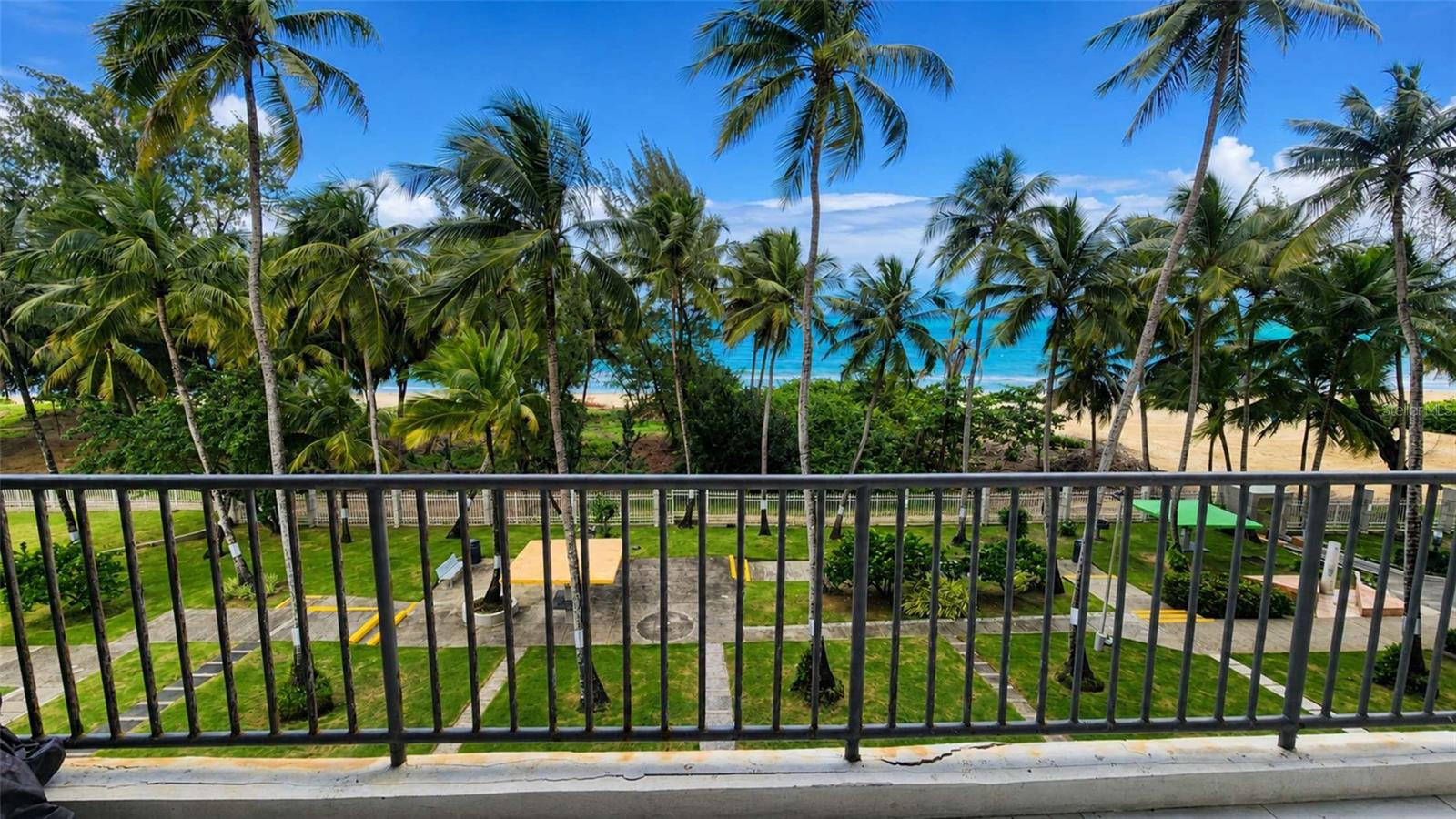 4745 AVE ISLA VERDE 4-D