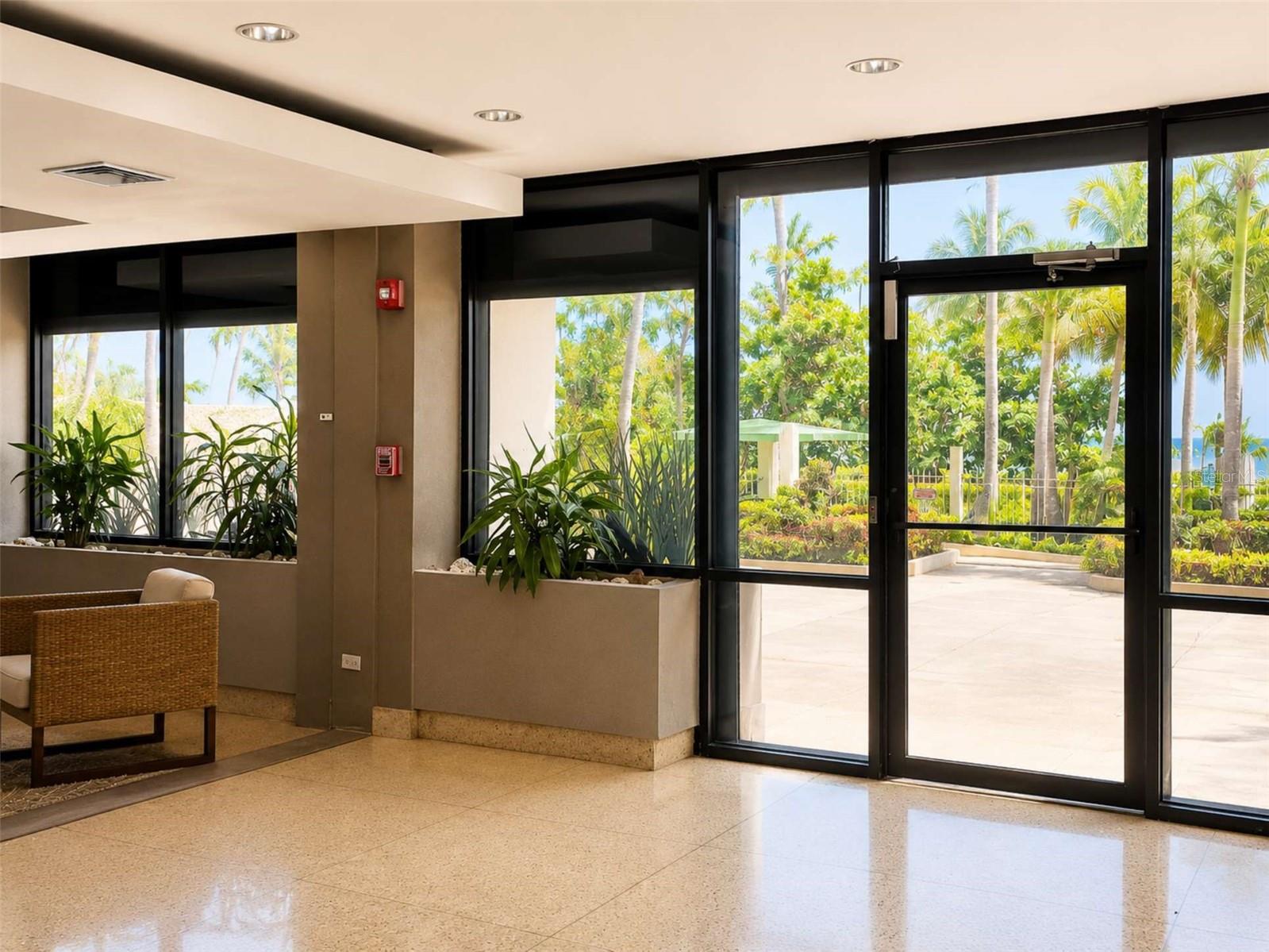 4745 AVE ISLA VERDE 4-D