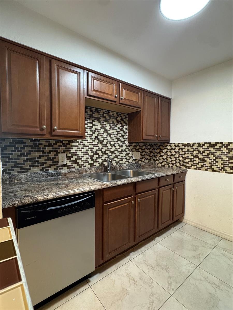 GATEWAY BY THE BAY CONDO - Residential