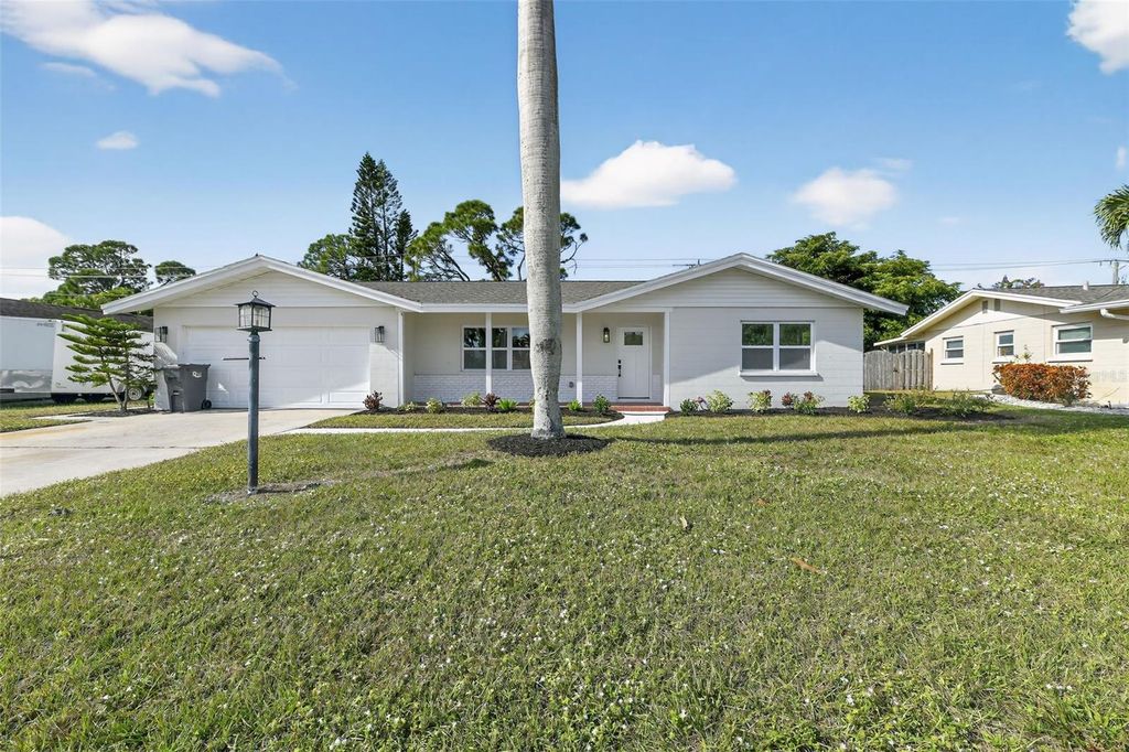 Photo of 6224 7th Avenue Drive W, Bradenton, FL 34209 (MLS # A4676015)