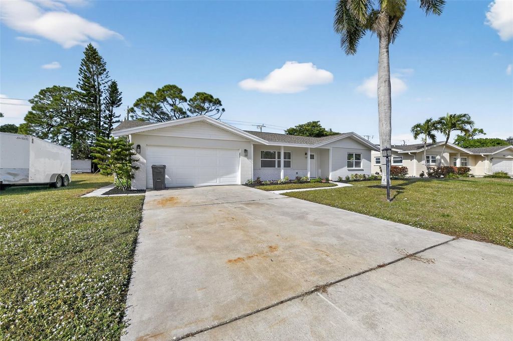 Photo of 6224 7th Avenue Drive W, Bradenton, FL 34209 (MLS # A4676015)