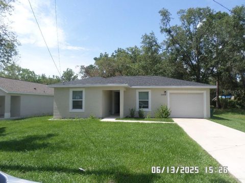 Photo of 1999 Hollywood Avenue, Eustis, FL 32726 (MLS # O6328639) Photo of 1999 Hollywood Avenue, Eustis, FL 32726 (MLS # O6328639)