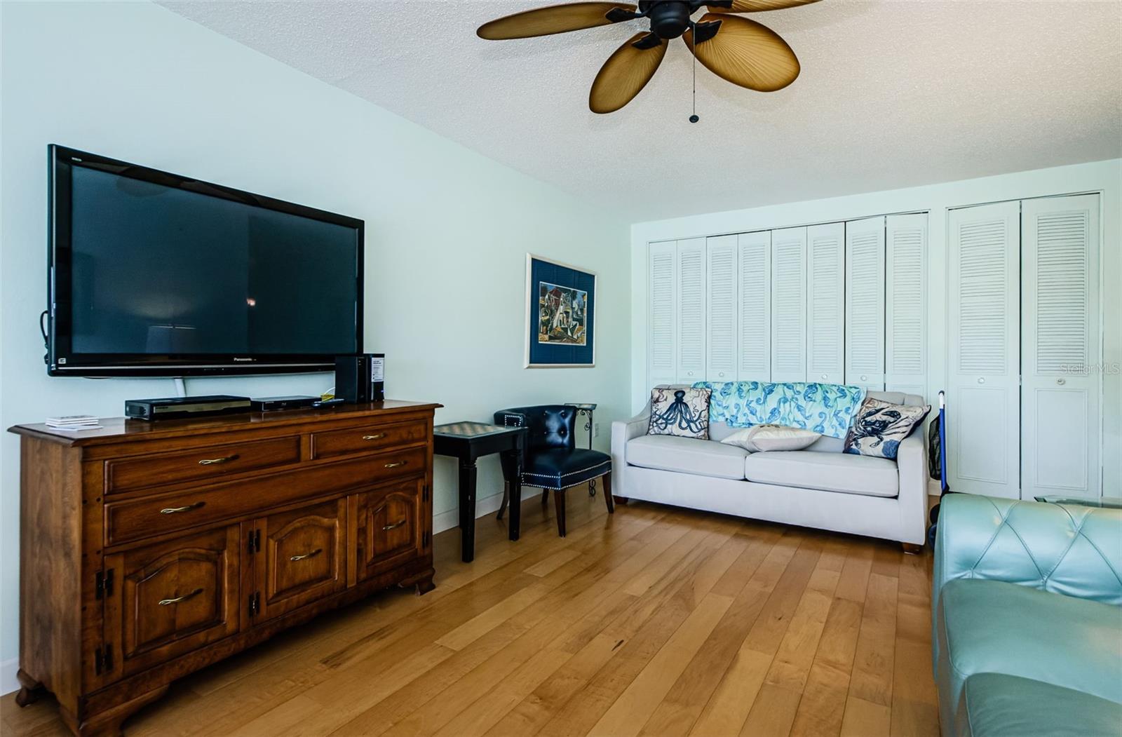 MEDITERRANEAN MANORS - Residential