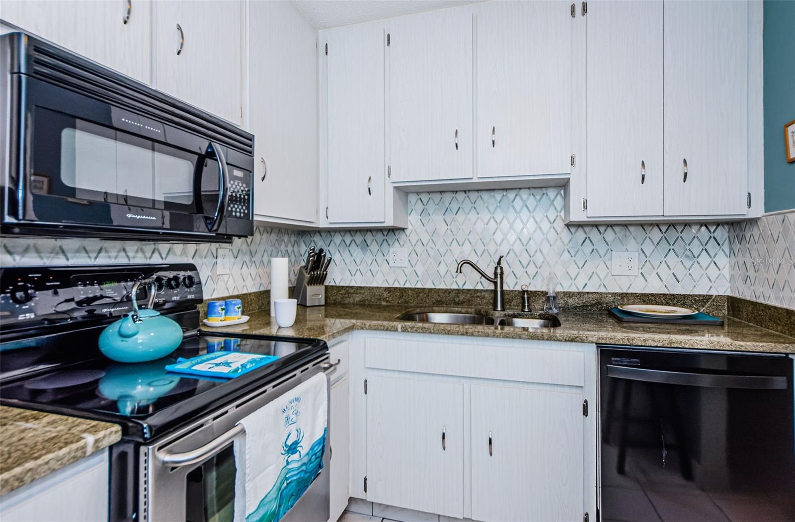 MEDITERRANEAN MANORS - Residential