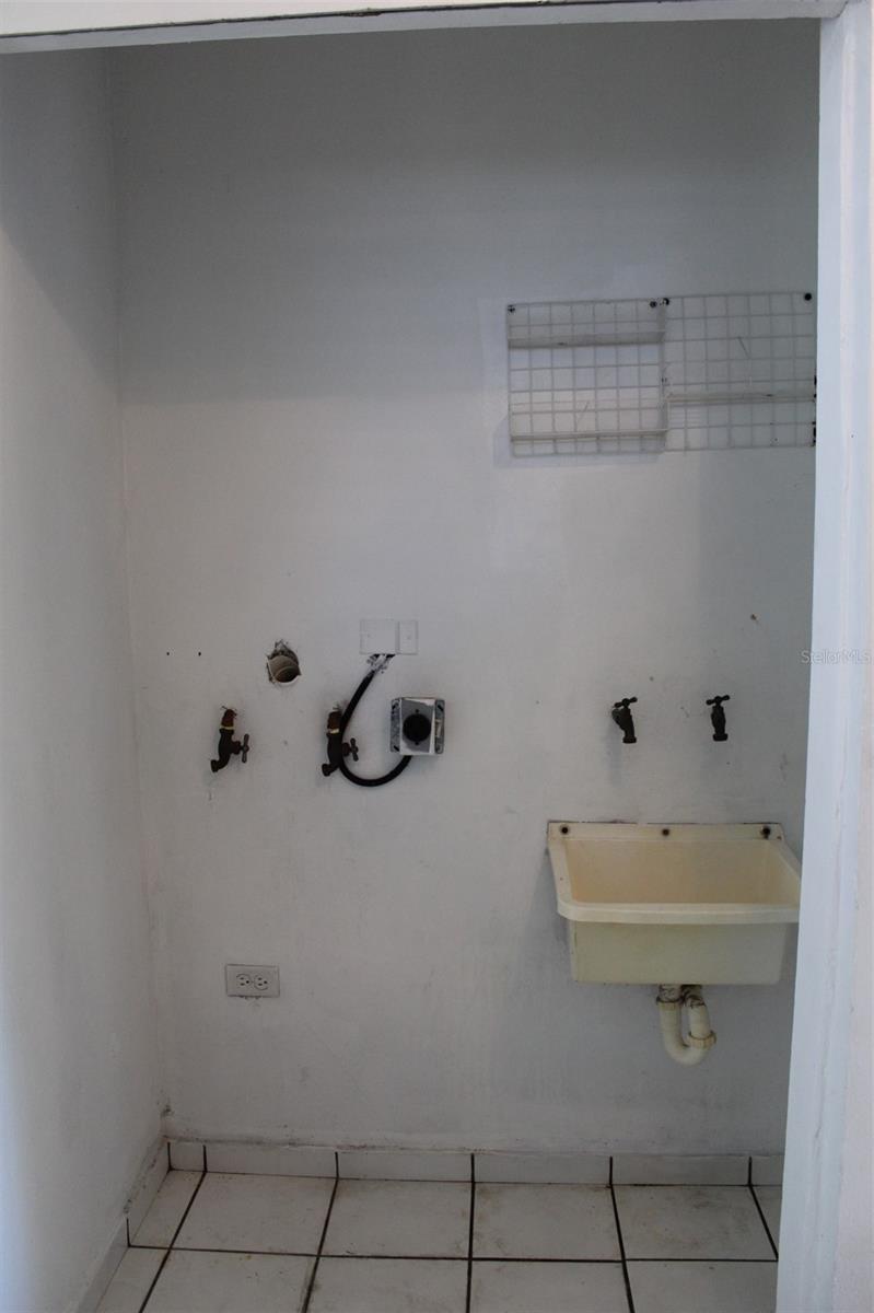 TOWN PARK APTS - Residential