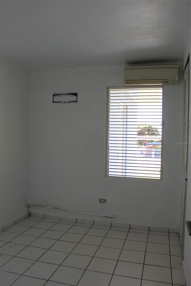 TOWN PARK APTS - Residential