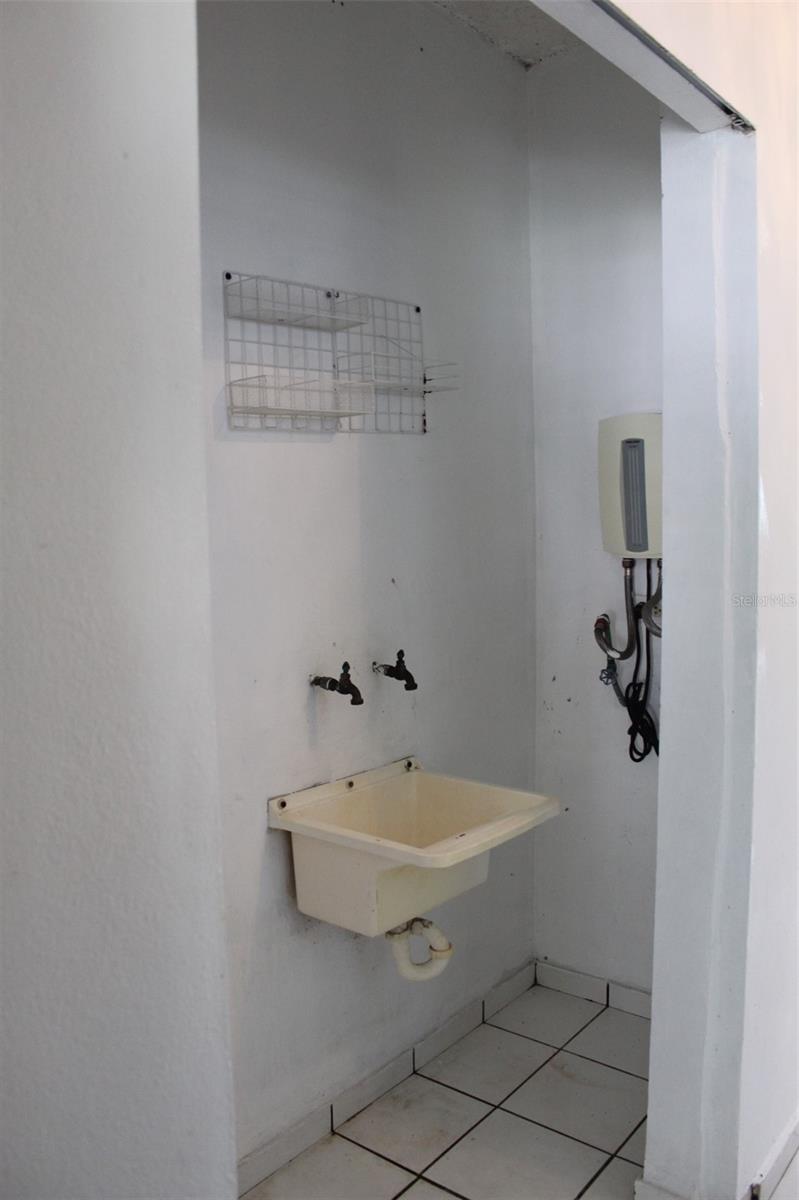 TOWN PARK APTS - Residential