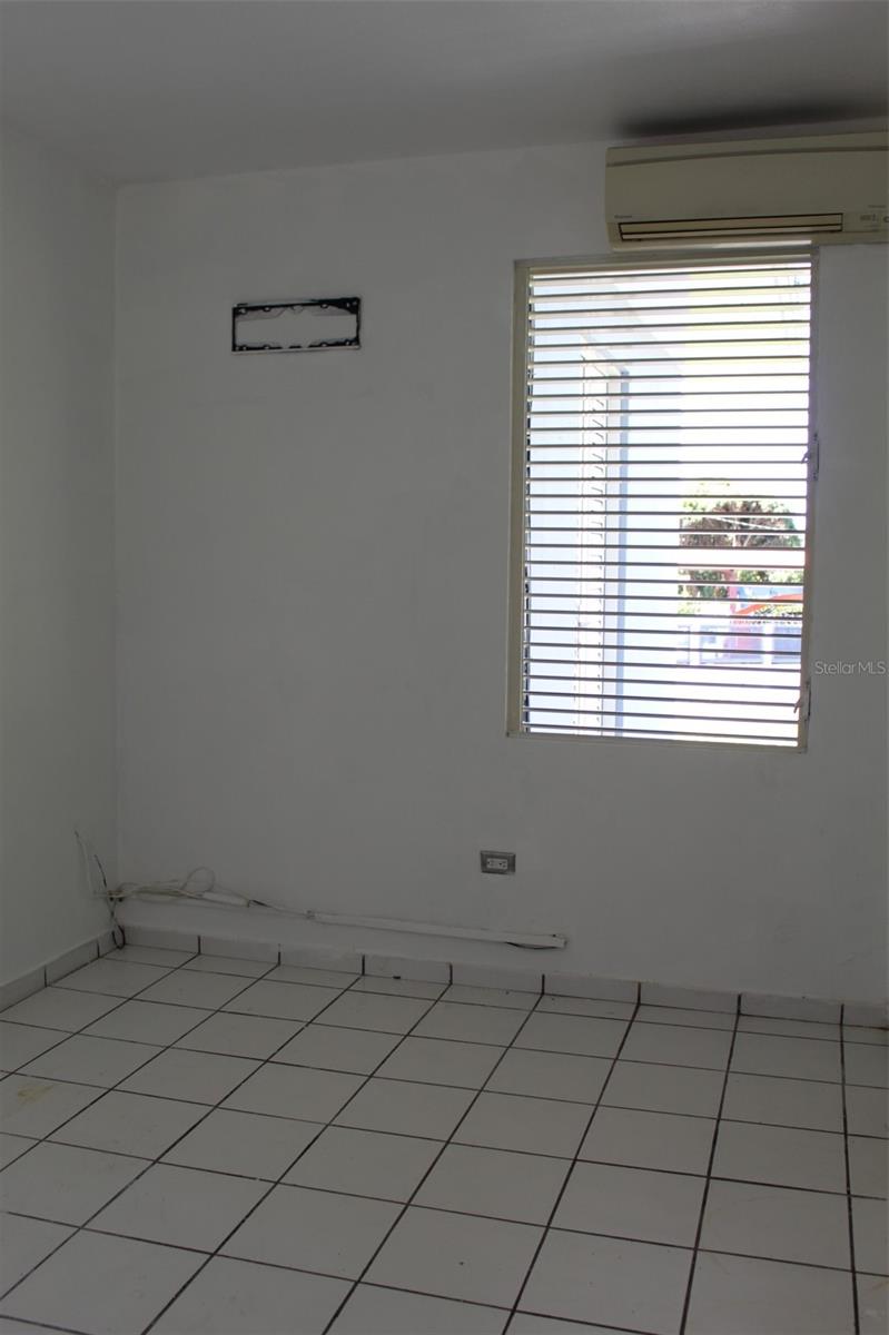 TOWN PARK APTS - Residential