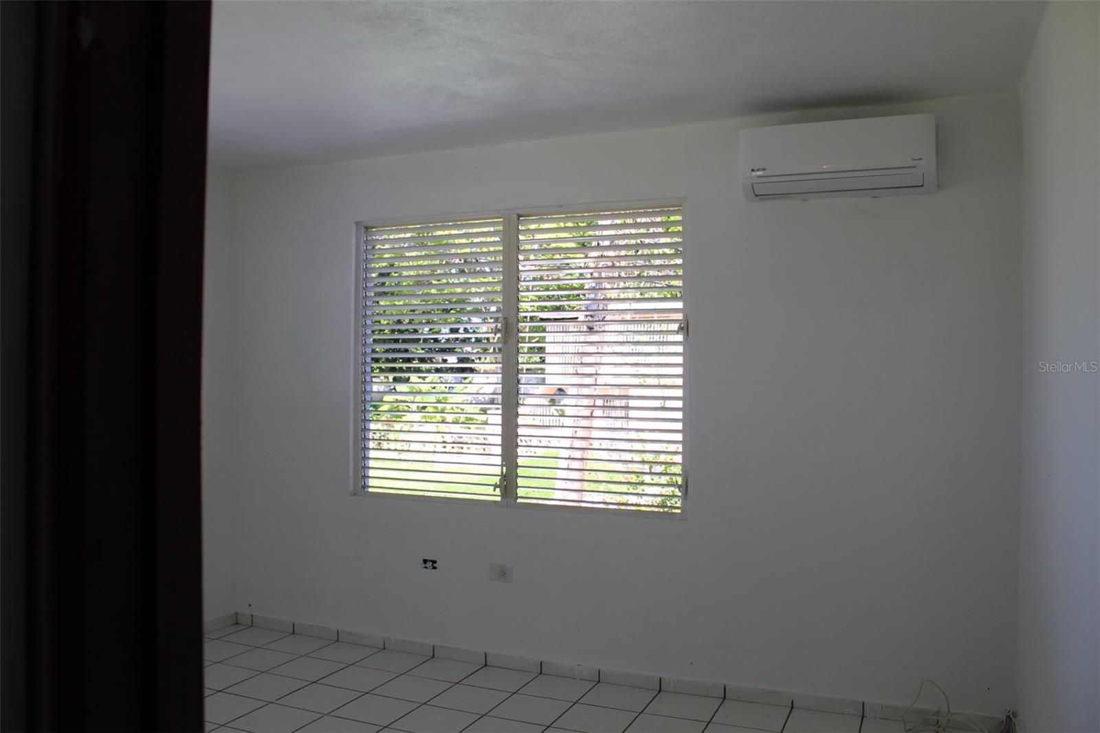 TOWN PARK APTS - Residential