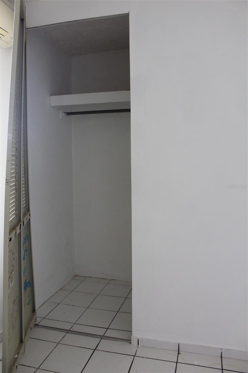 TOWN PARK APTS - Residential