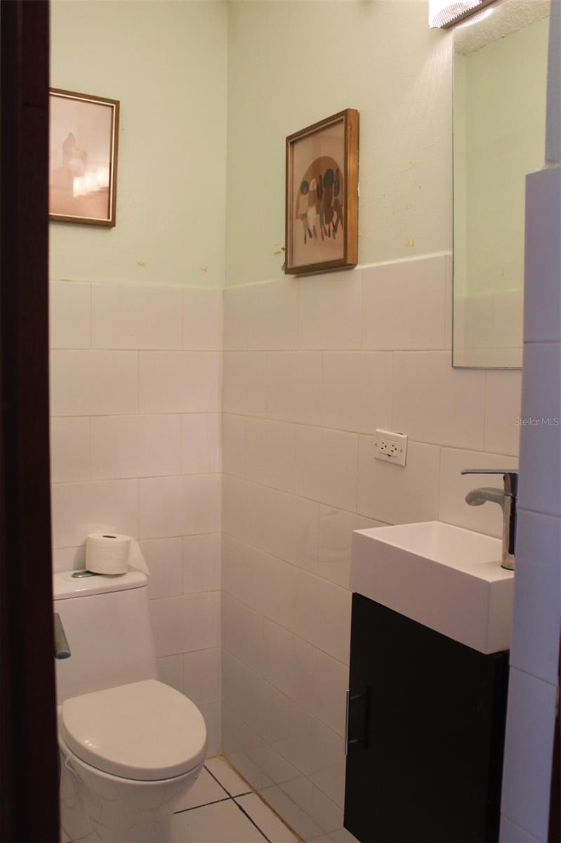 TOWN PARK APTS - Residential