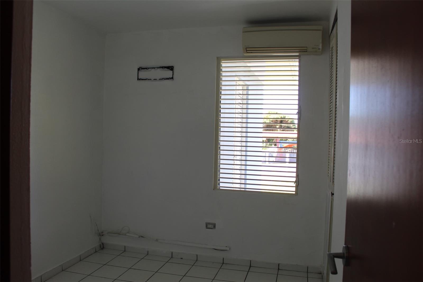 TOWN PARK APTS - Residential