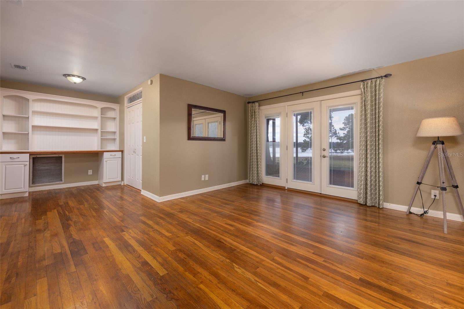 BREEZY POINT - Residential