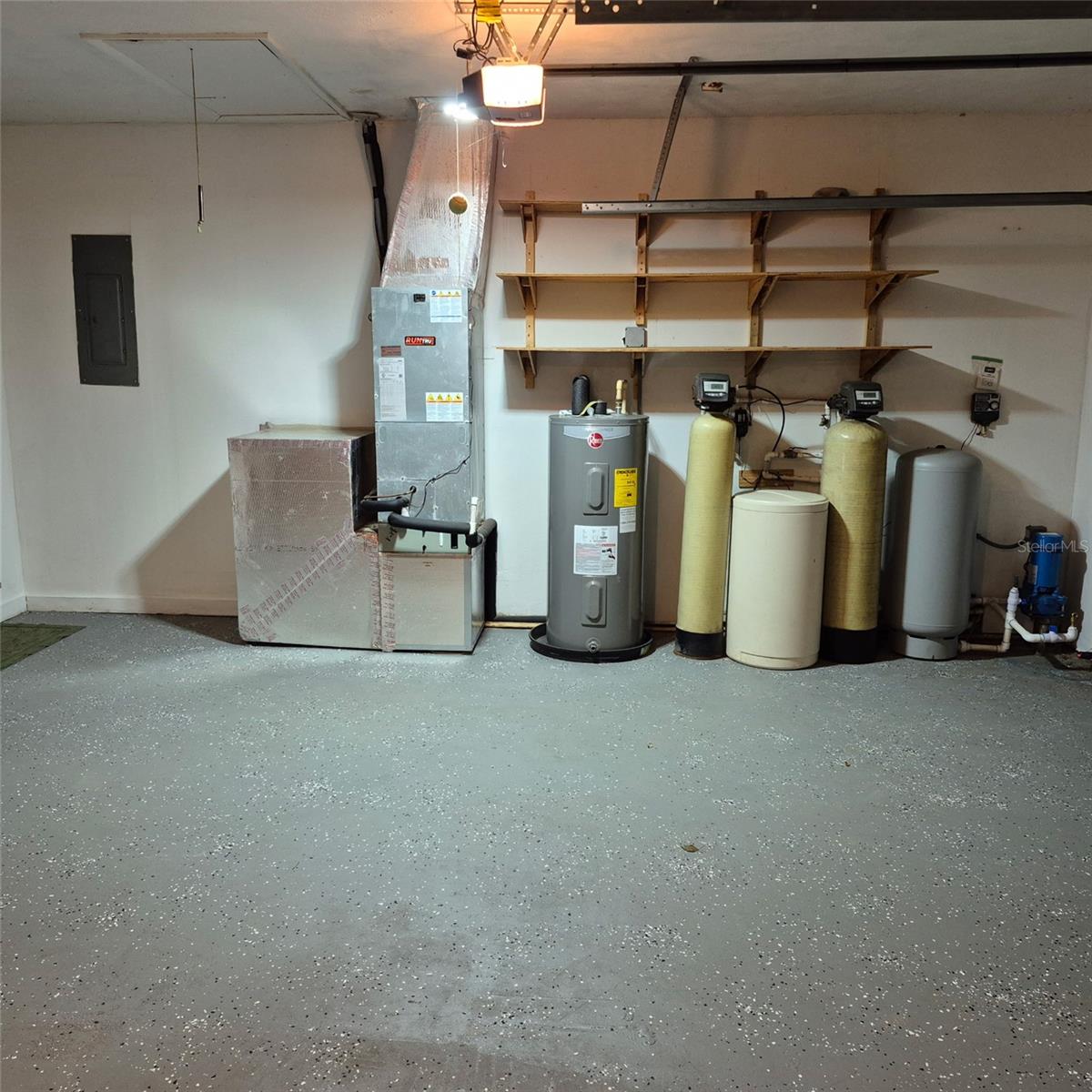 BREEZY POINT - Residential