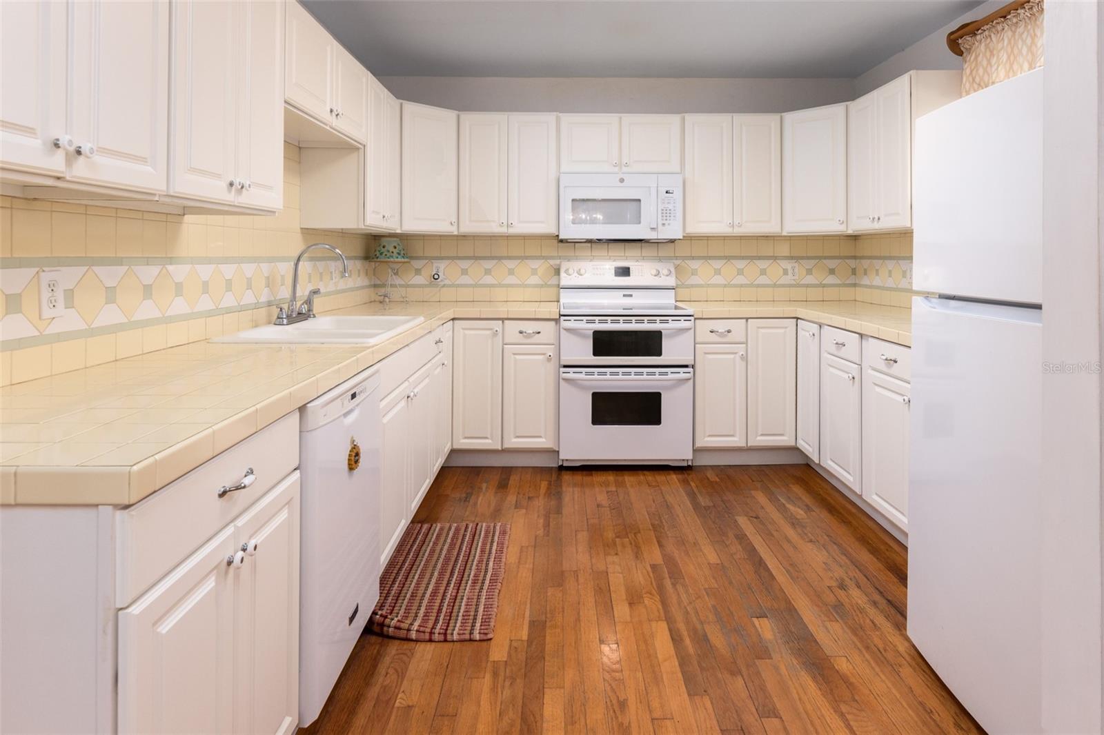 BREEZY POINT - Residential