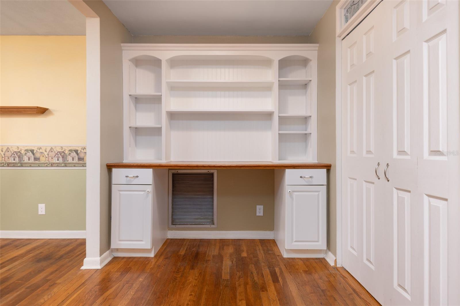 BREEZY POINT - Residential