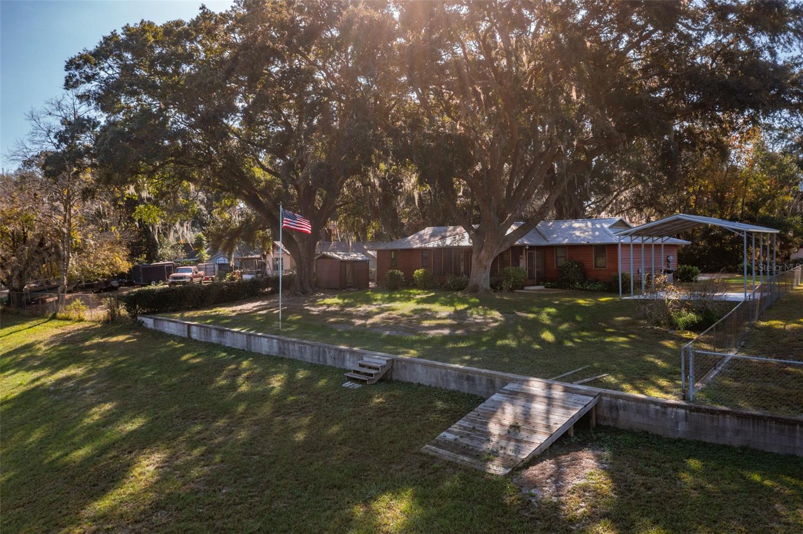 BREEZY POINT - Residential