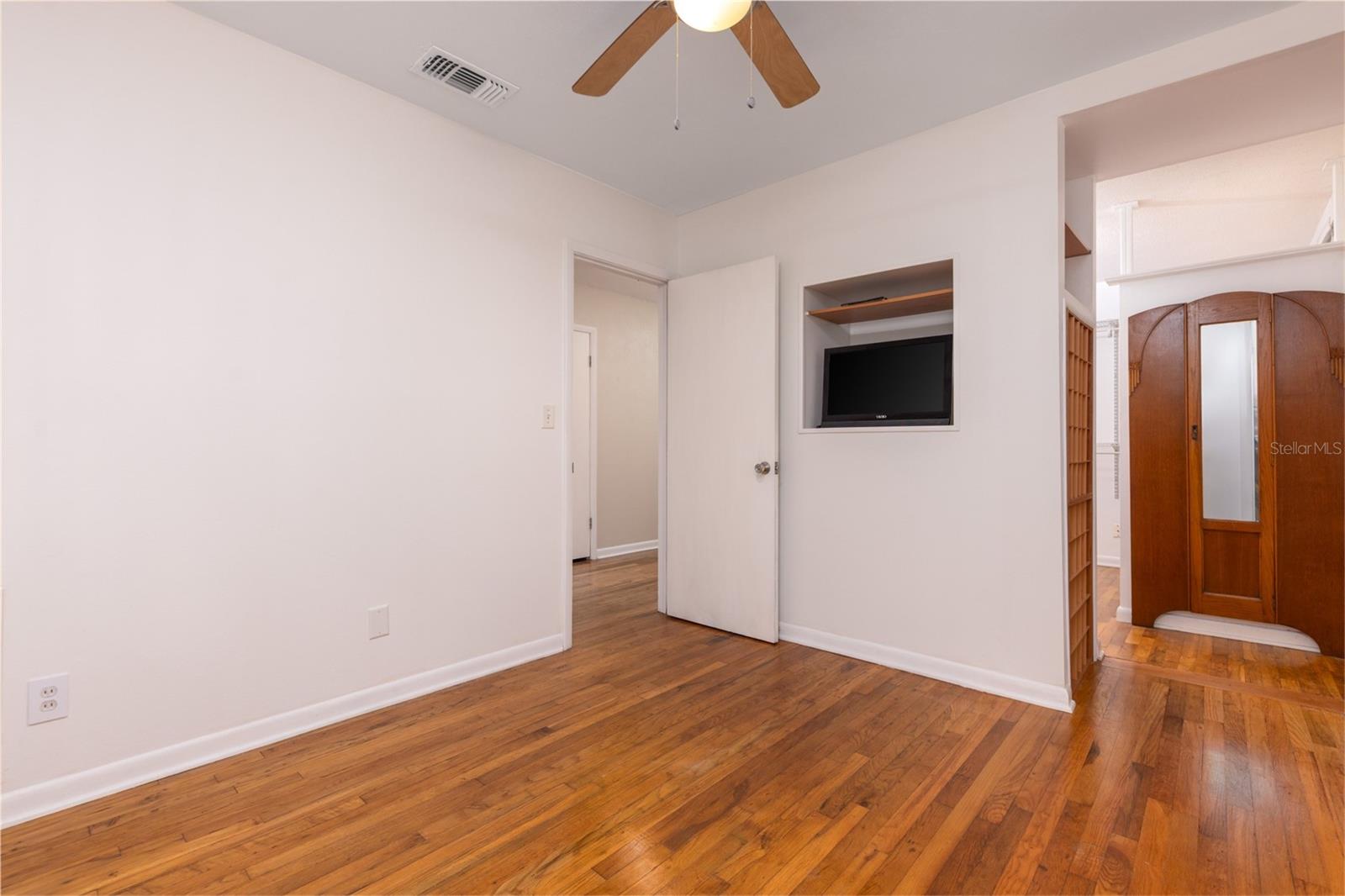 BREEZY POINT - Residential