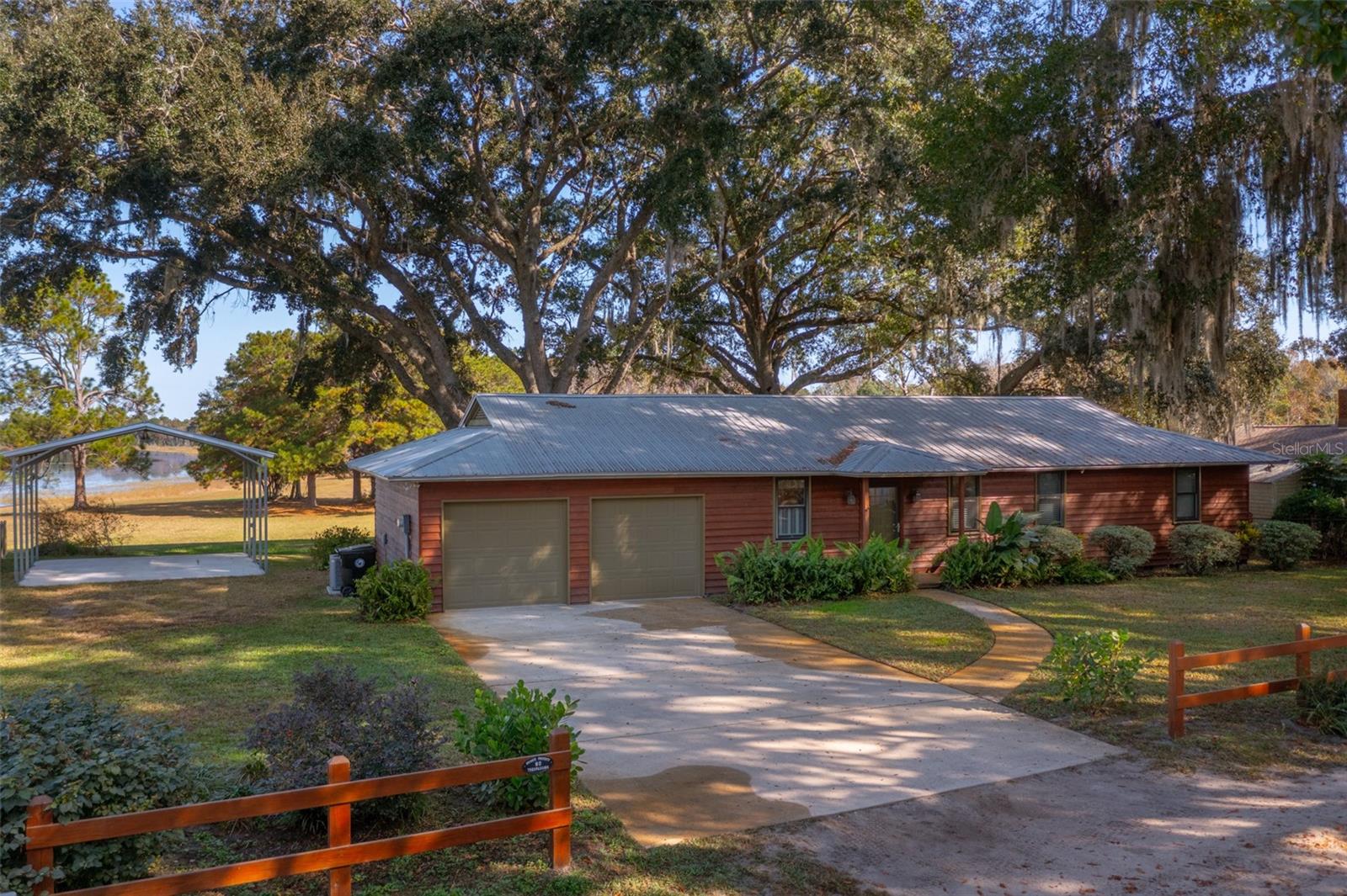 BREEZY POINT - Residential