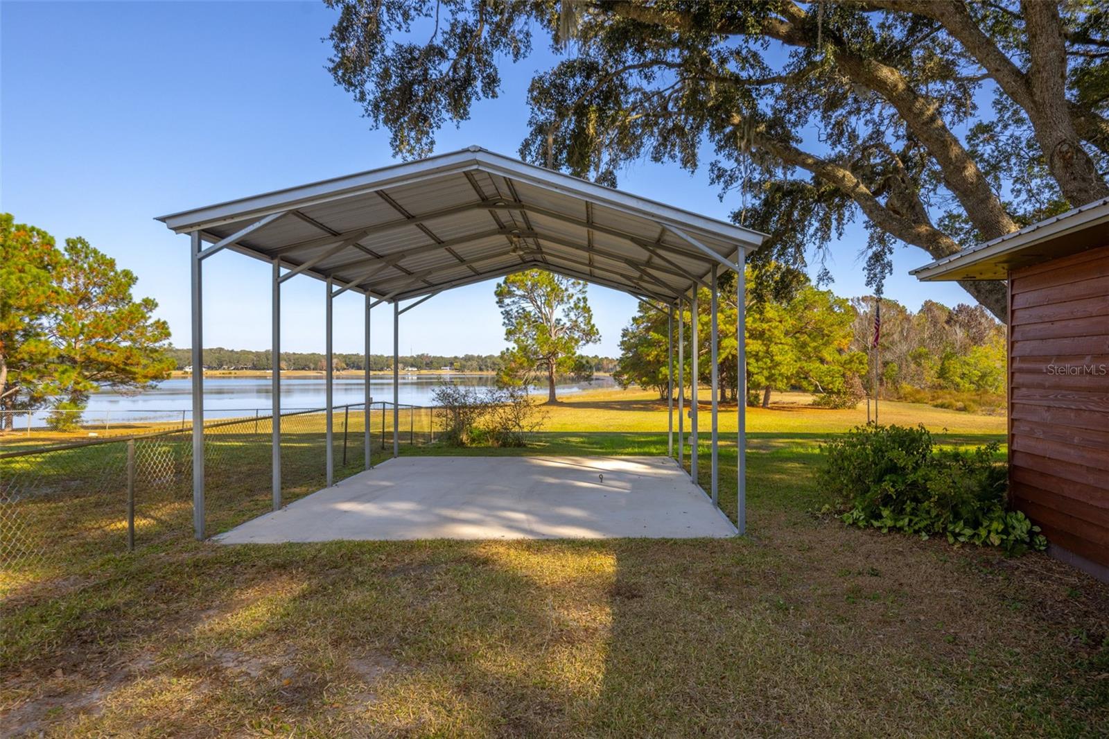 BREEZY POINT - Residential