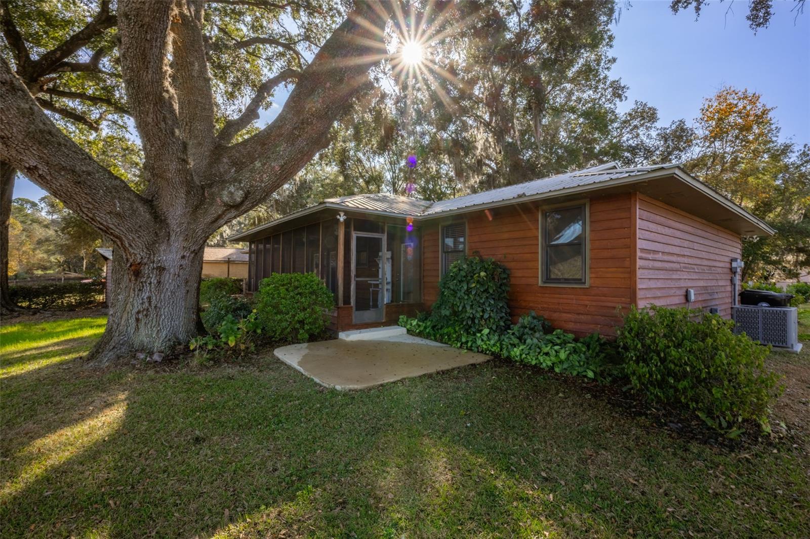 BREEZY POINT - Residential