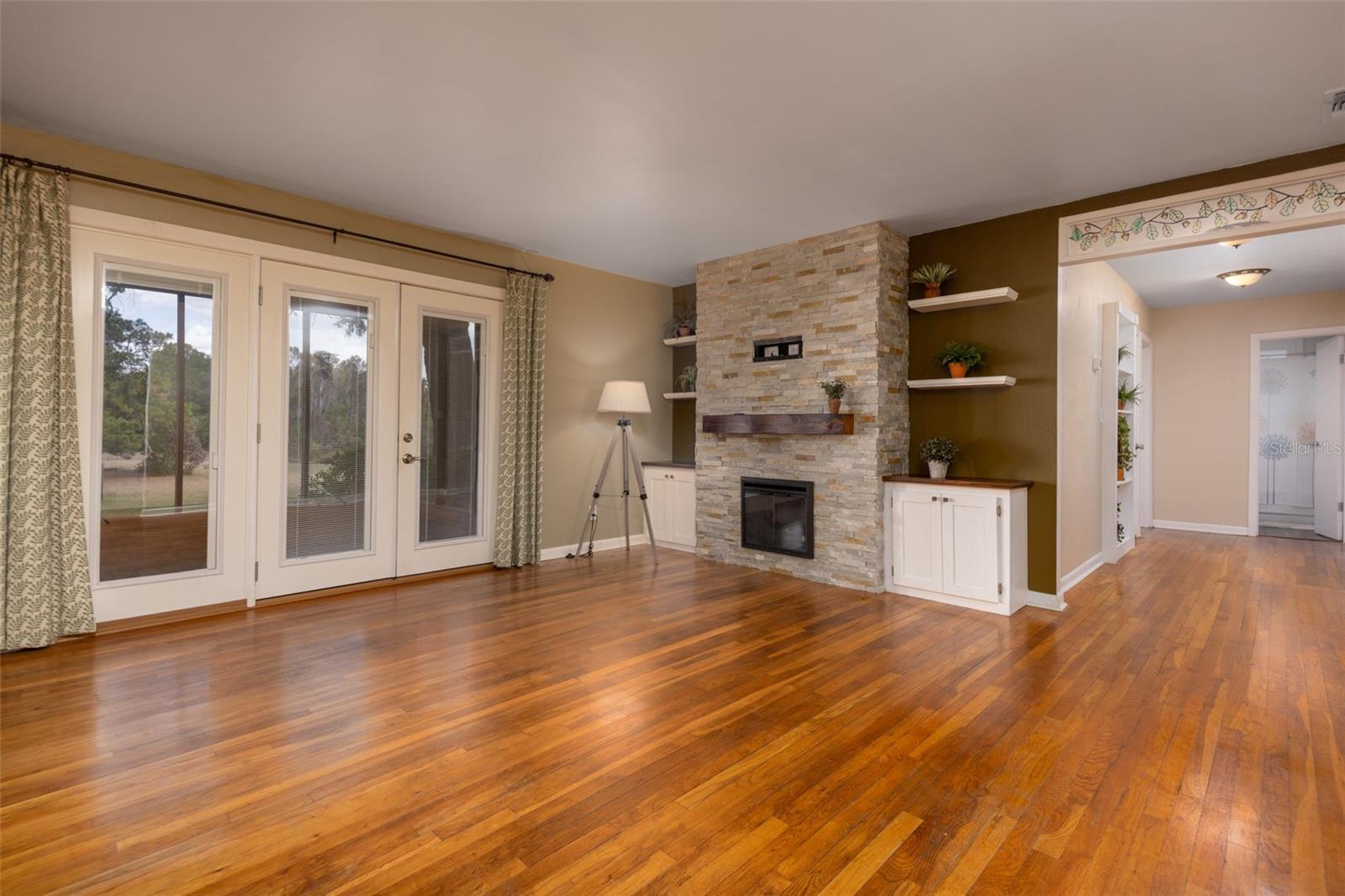 BREEZY POINT - Residential