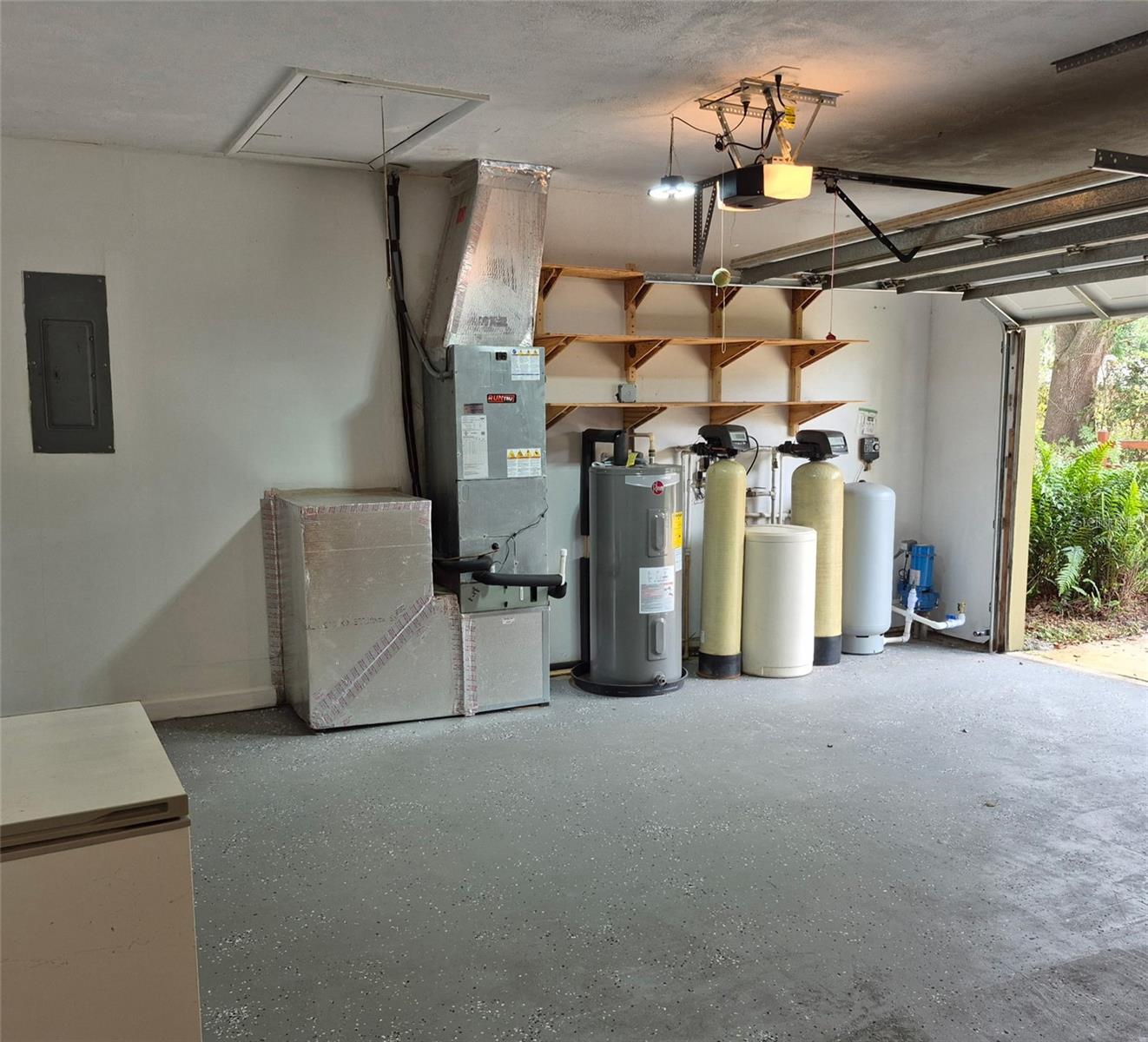 BREEZY POINT - Residential