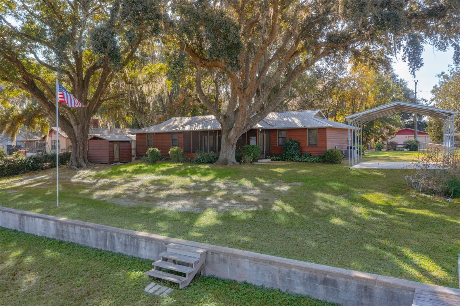 BREEZY POINT - Residential