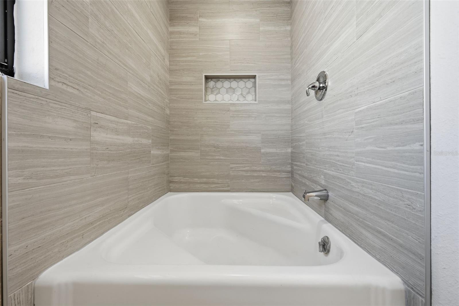 TAVARES NORTH LAKEWOOD PARK ADD 01 - Residential